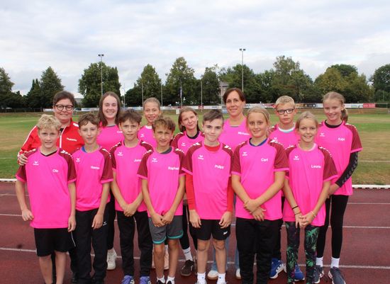 Neue Aufwärmshirts für Kinderleichtathletik-Team der LGR
